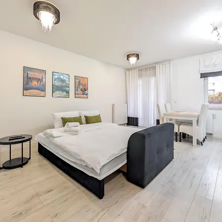 Tarnogaj Superior With Garden By Bookinghost דירה ורוצלב